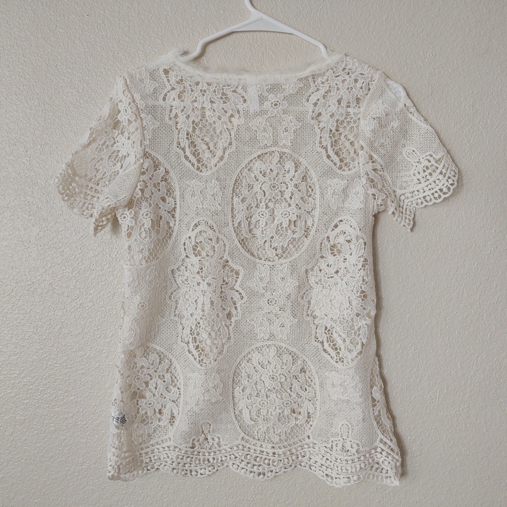 Beautiful Lace Top - Picture 3 of 3